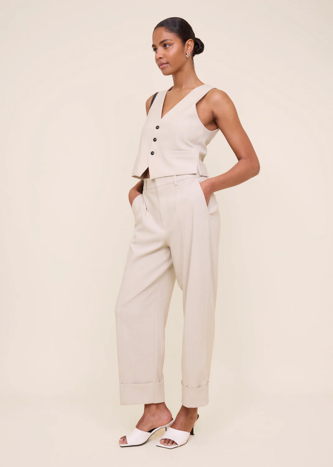 Tailored solid trousers