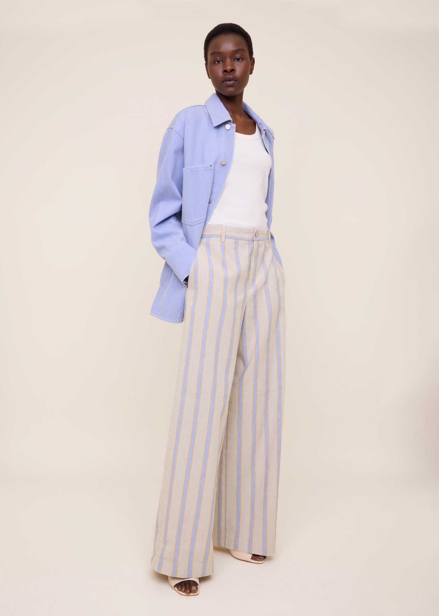 striped-linen-trousers_178-36