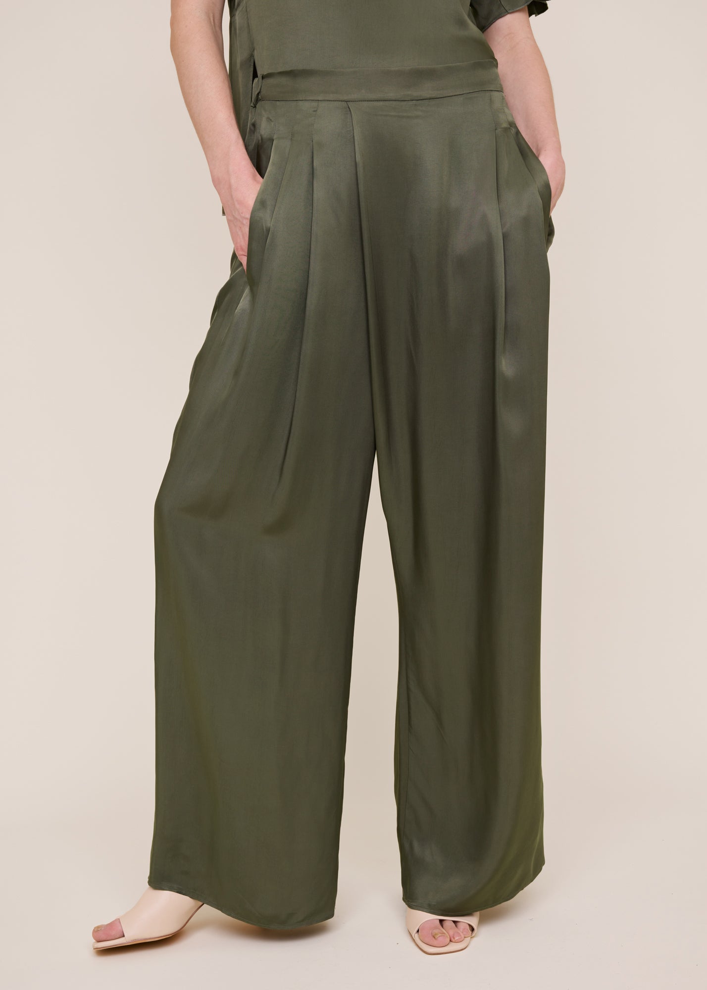 satin-trousers_180-36