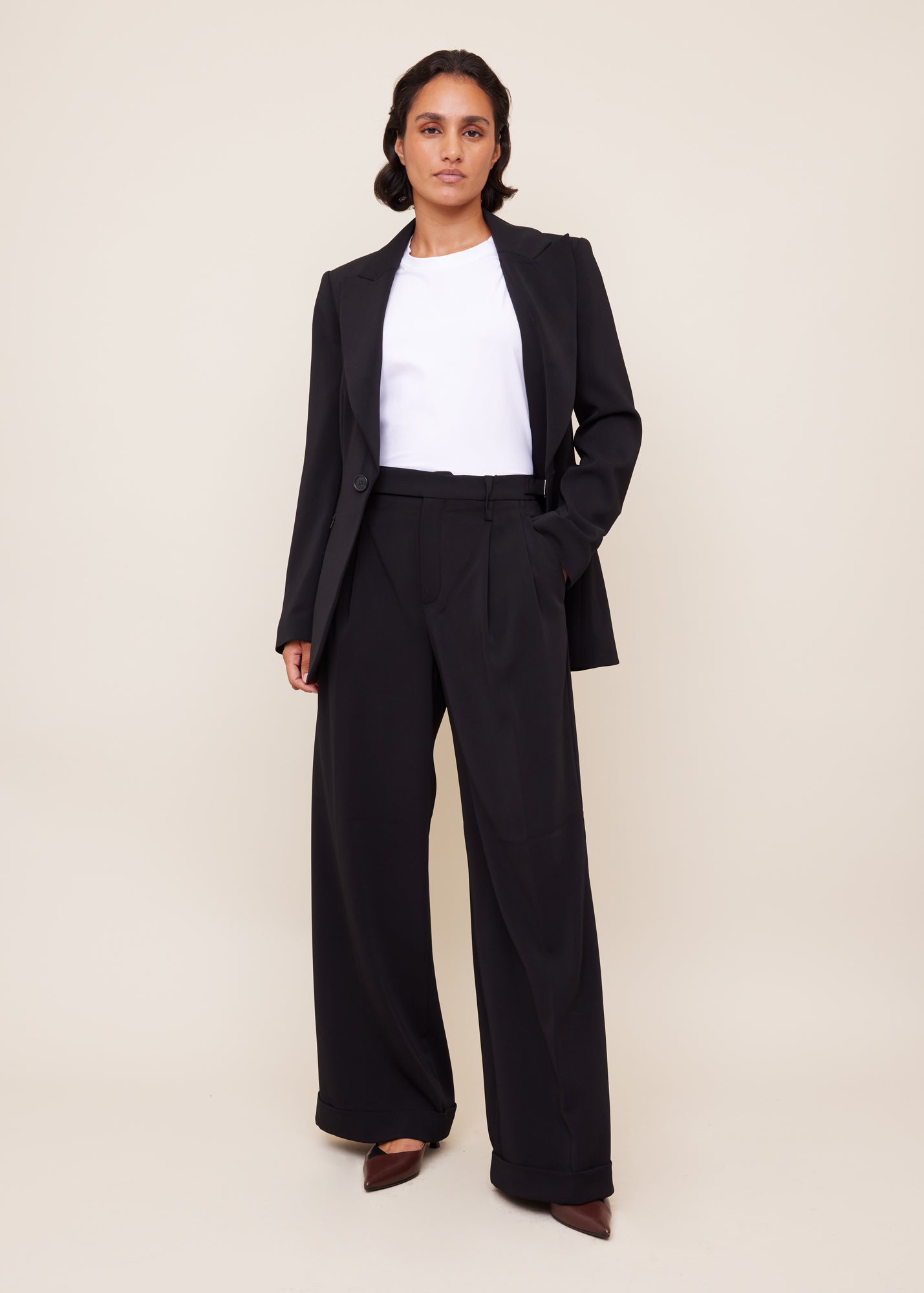 Wide-leg crepe trousers with a tailored fit