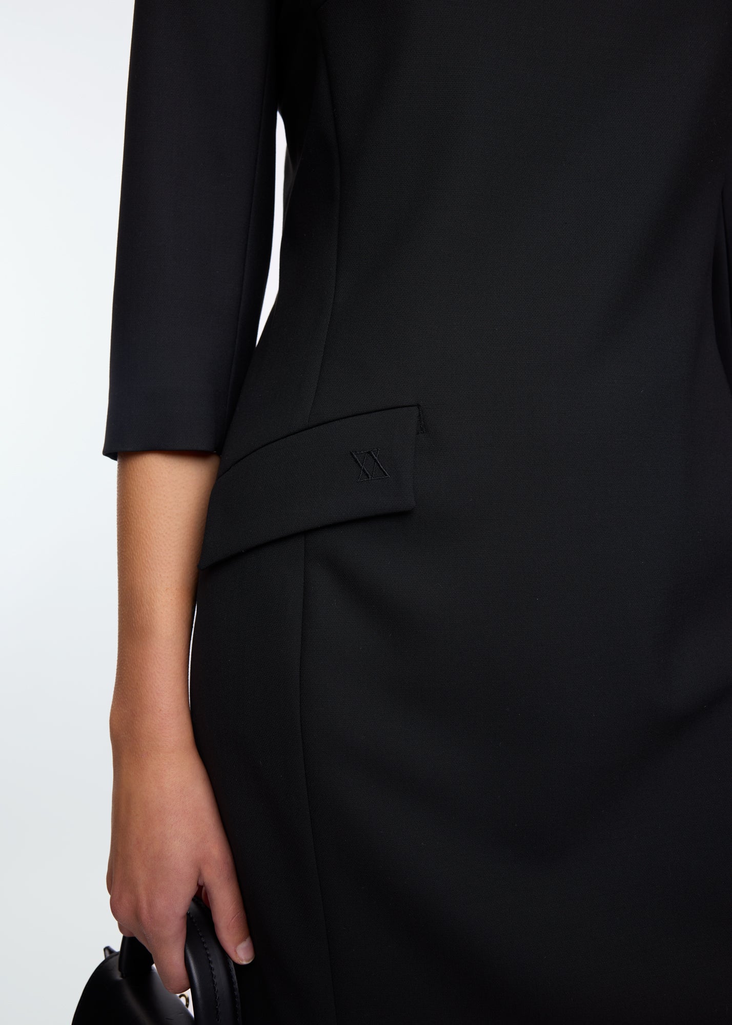 dress-pockets-sleeve-black