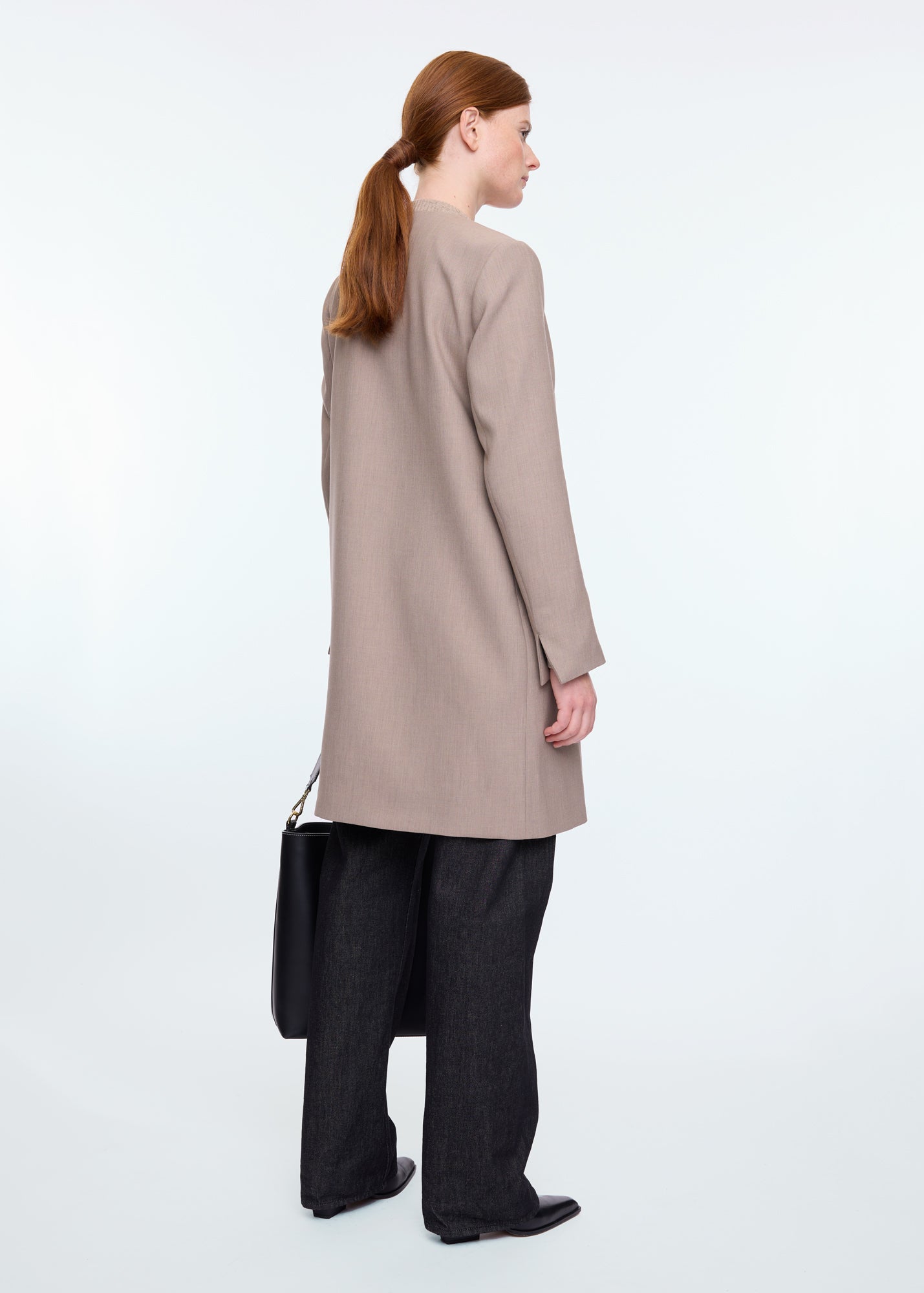 achterkant long viscose blazer in taupe