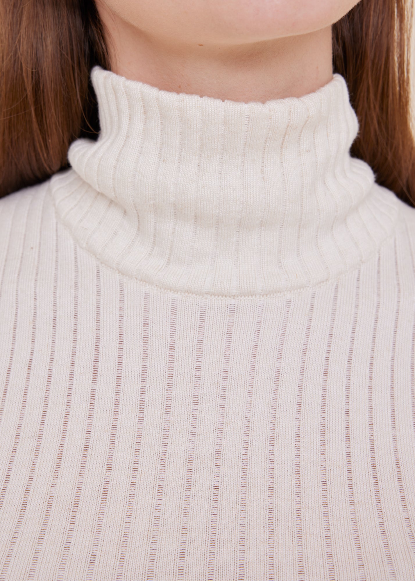Sleeveless knitted turtleneck