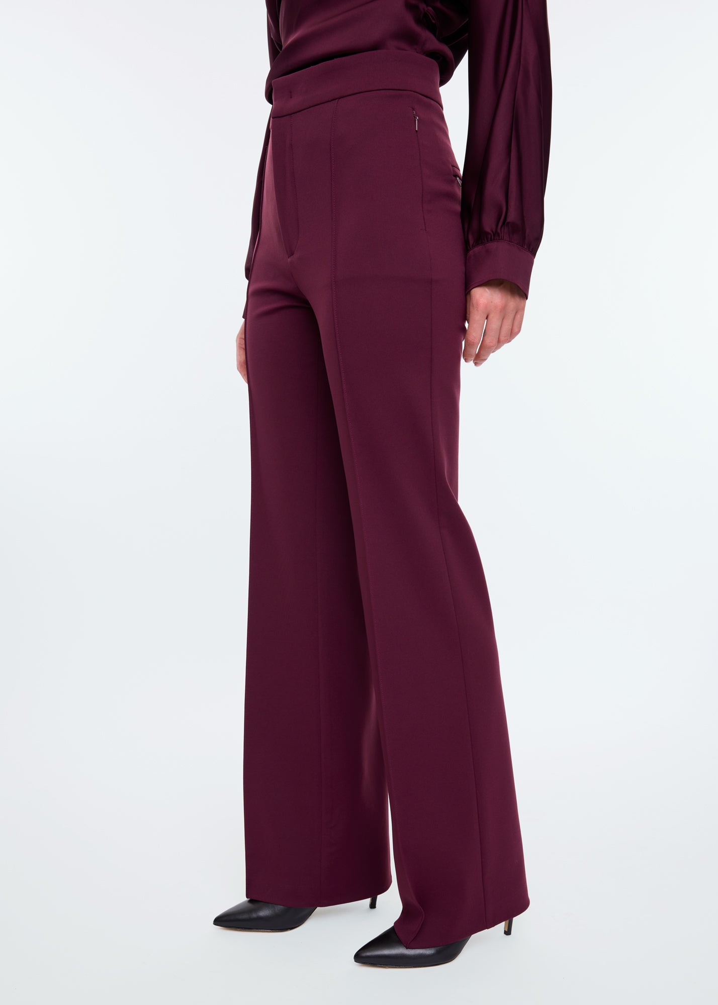 flared-punto-broek_178-36