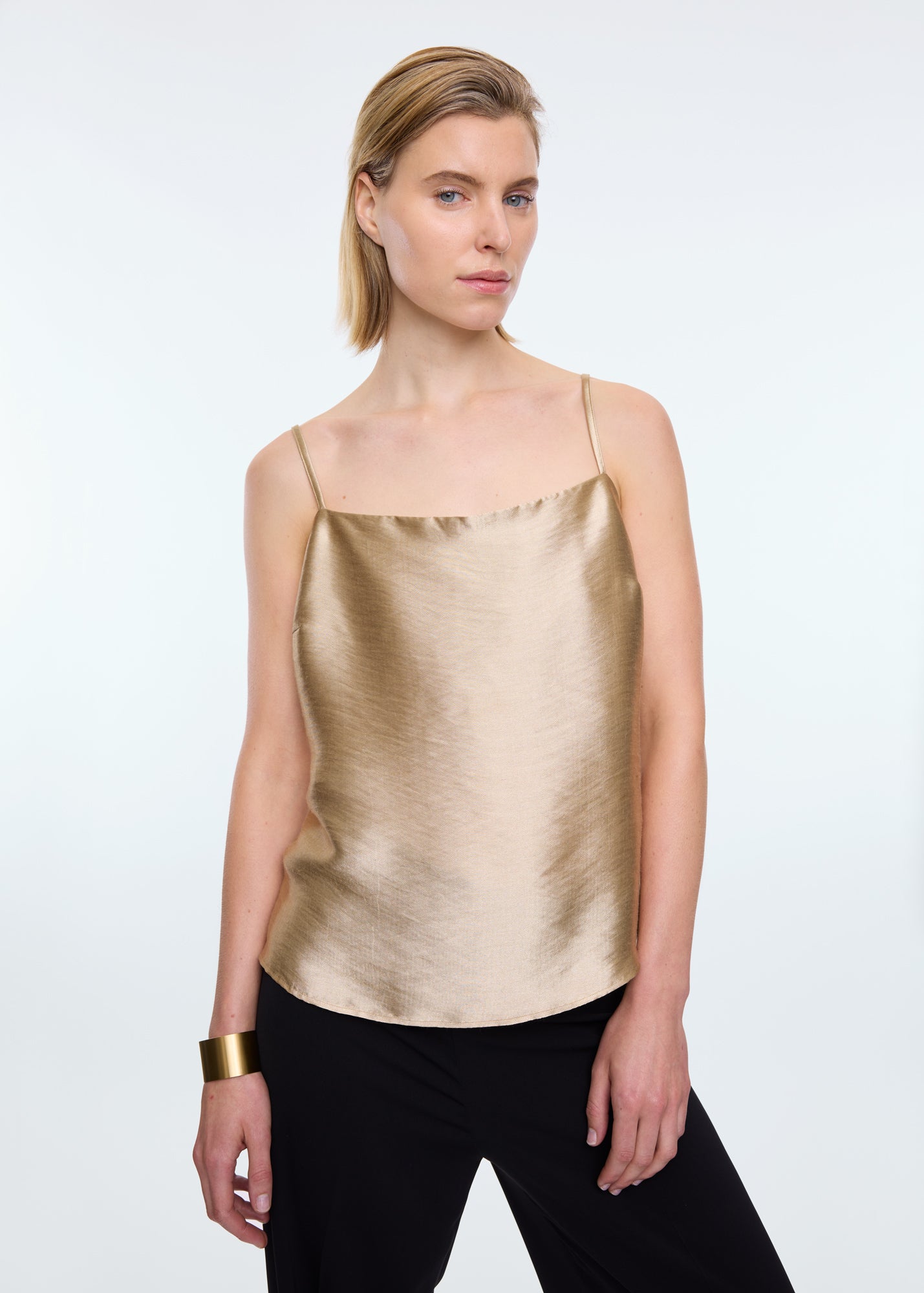 Strap metallic top