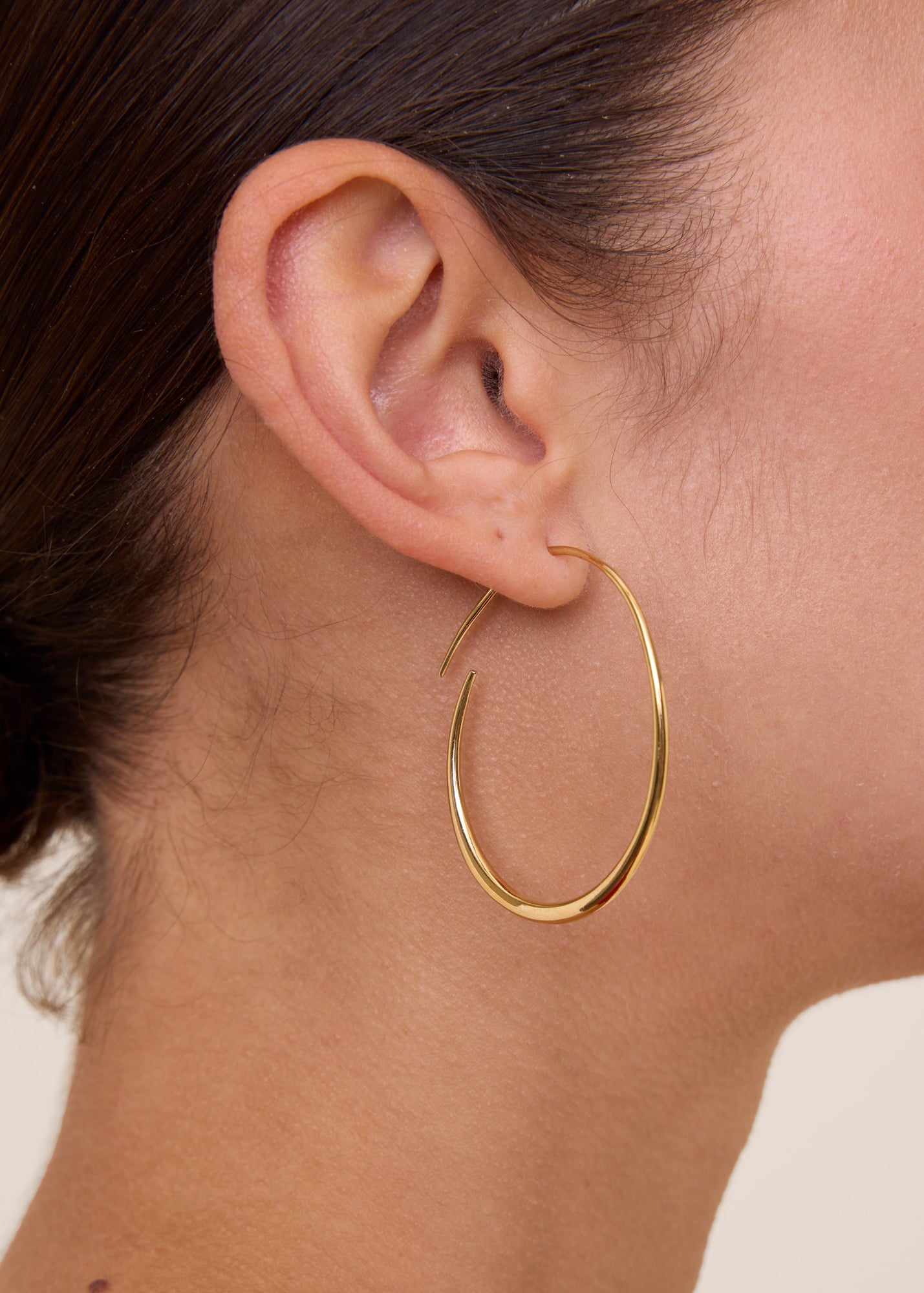 Oval gold plated earring