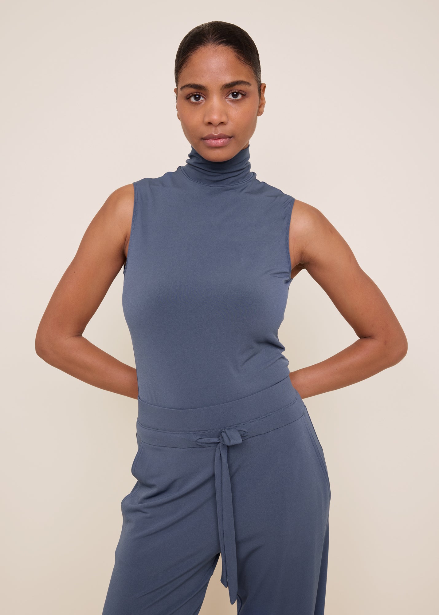 Tricot tank top with turtleneck