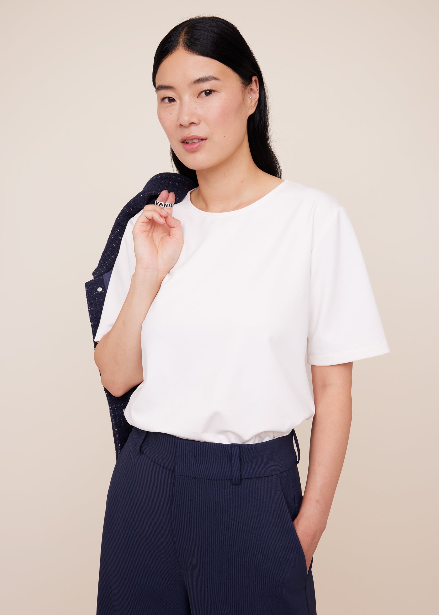 Cotton top with a rounded neckline