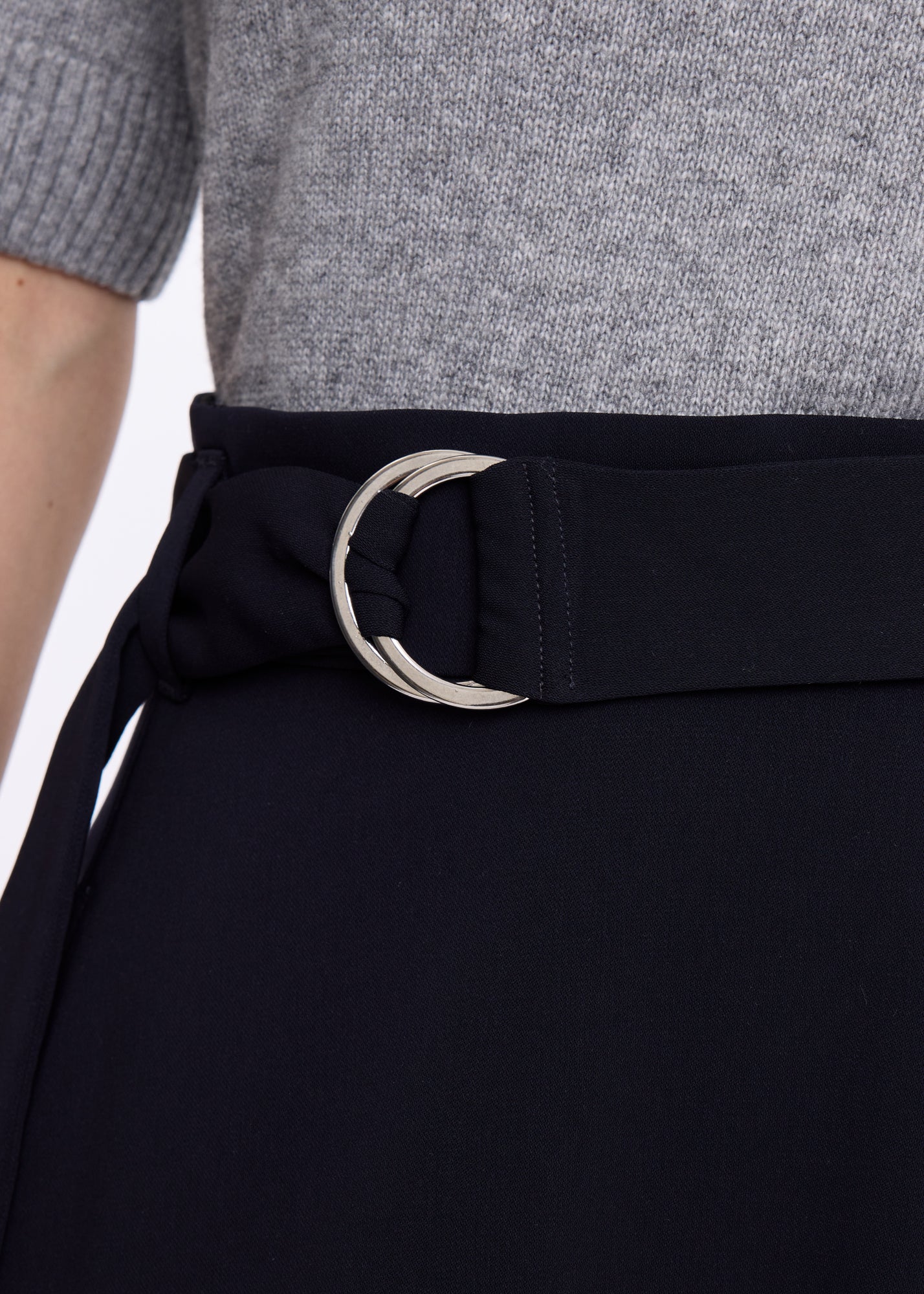 crepe-skirt-darkblue-details