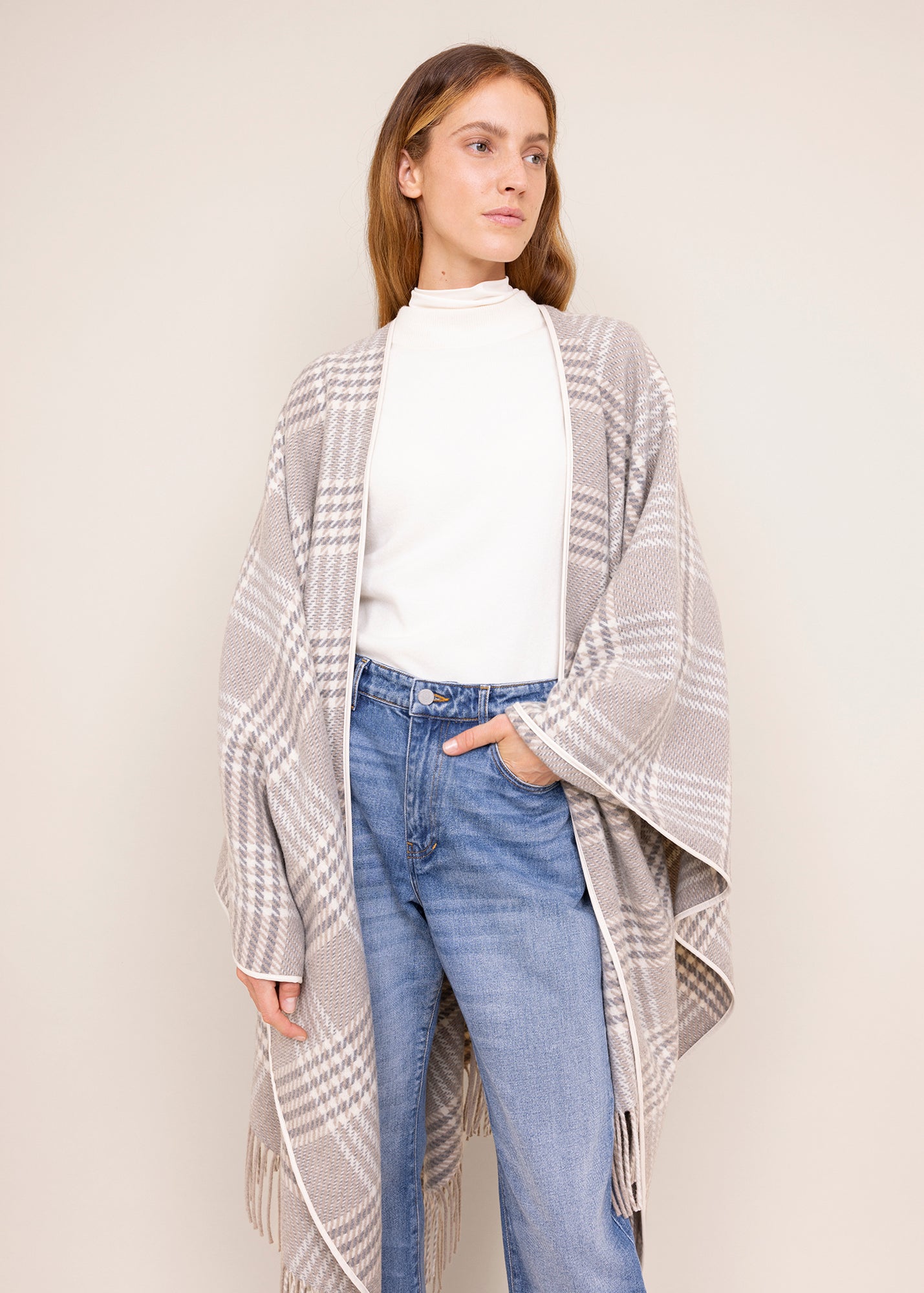 Woolen cape with checkered pattern