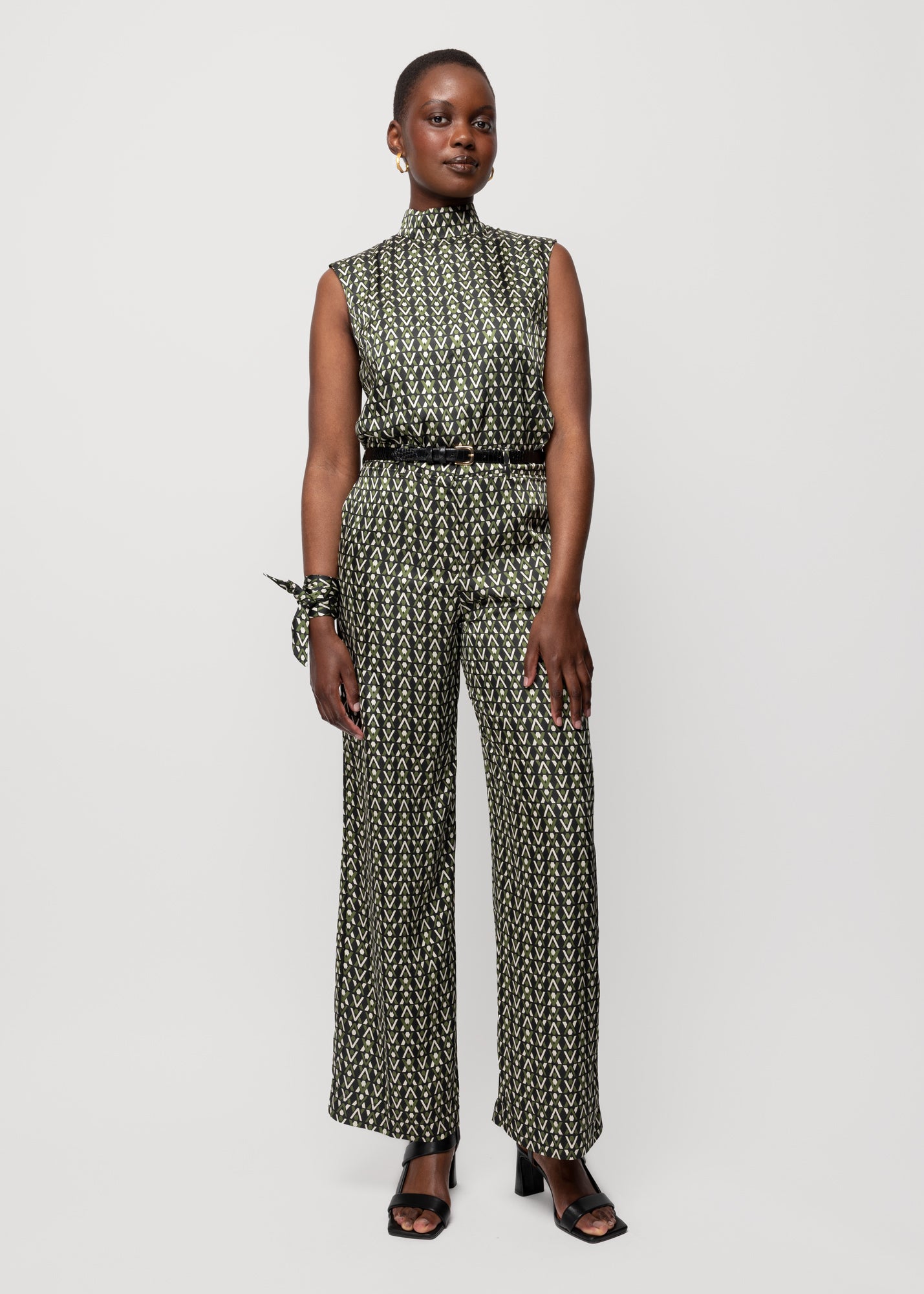 Wide-leg trousers with V-print