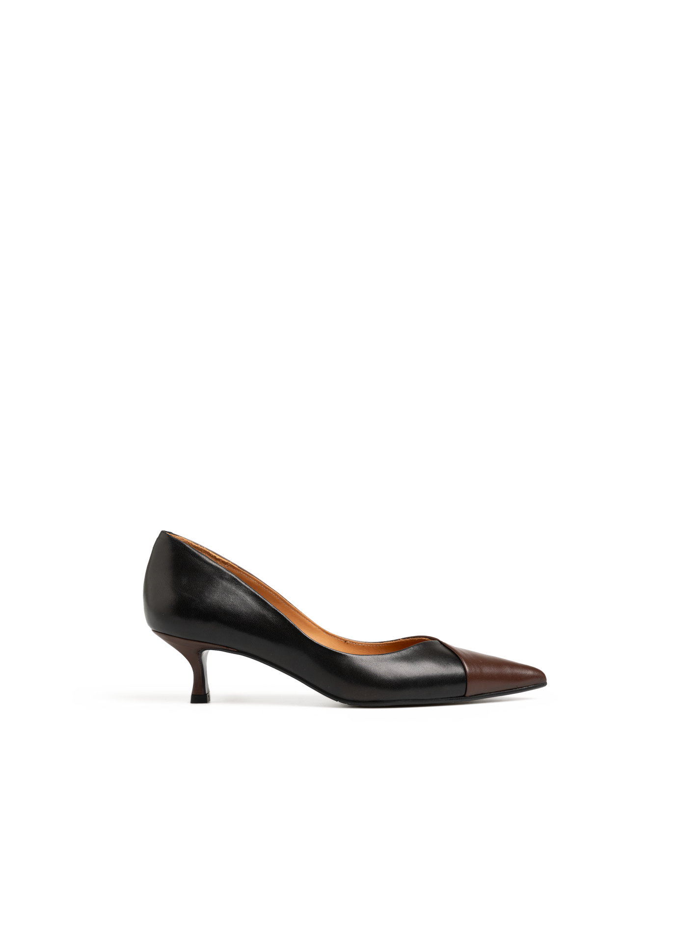 Pointed toe pump