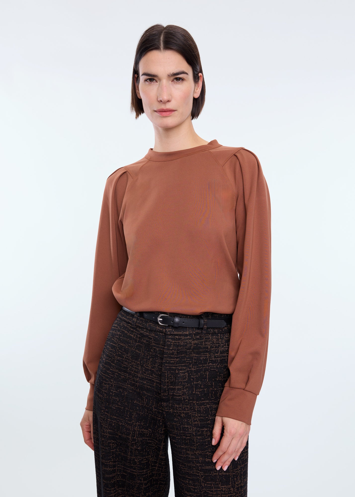 Pleated sleeve punto top