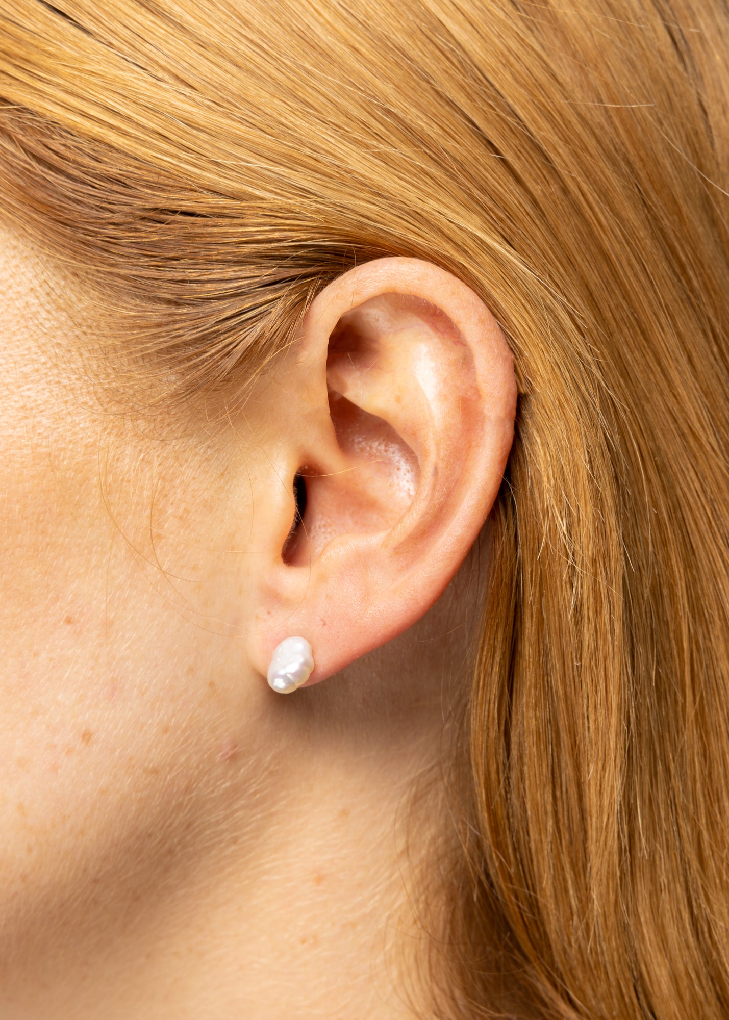 Enamel oorbellen baroque pearl